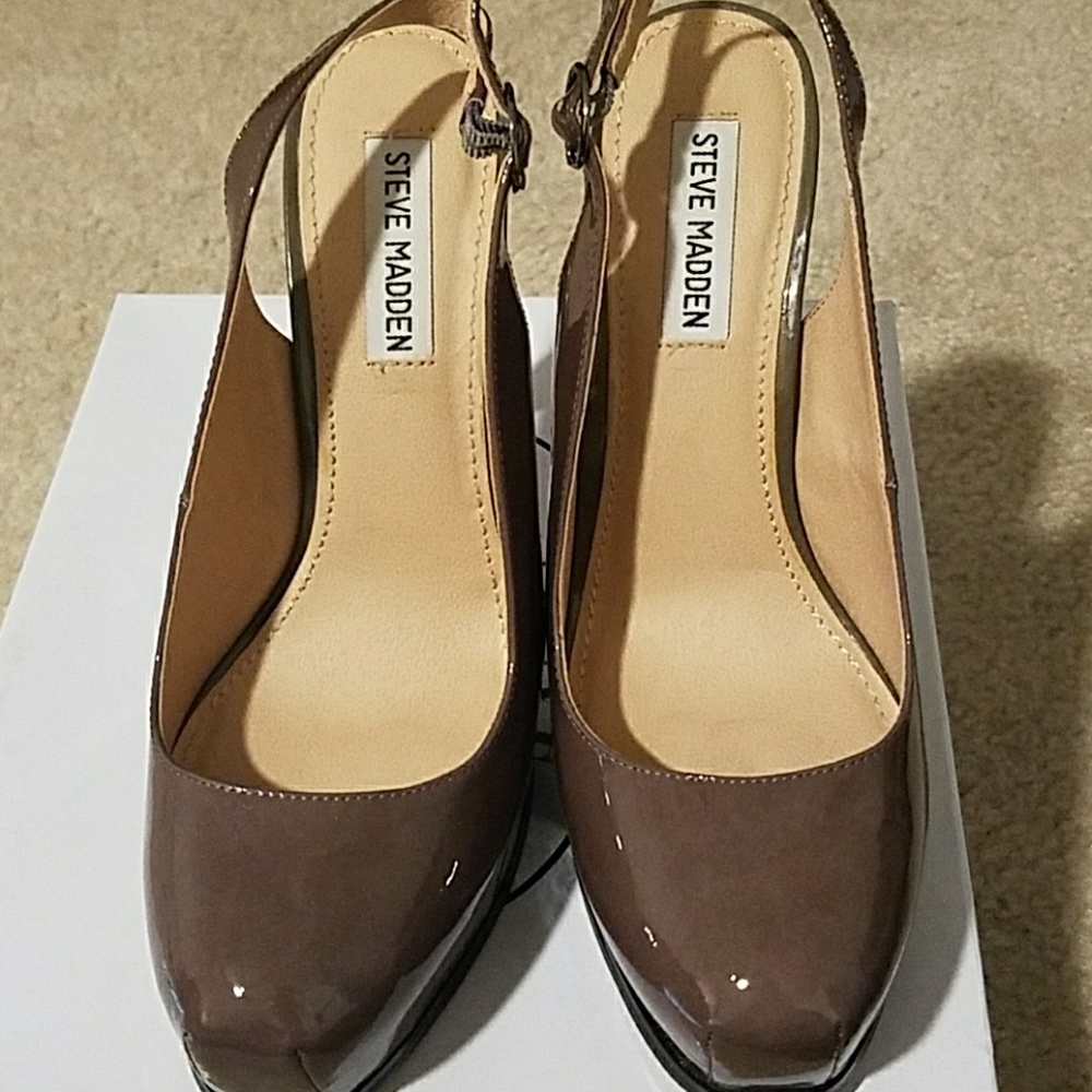 Steve Madden Grey Patent Staciee Pumps